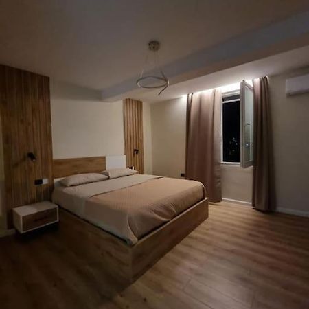 Peace And Love Luxury Apartment In Center, New Bazaar 2 Tiranë Eksteriør bilde