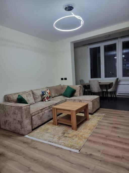 Peace And Love Luxury Apartment In Center, New Bazaar 2 Tiranë Eksteriør bilde
