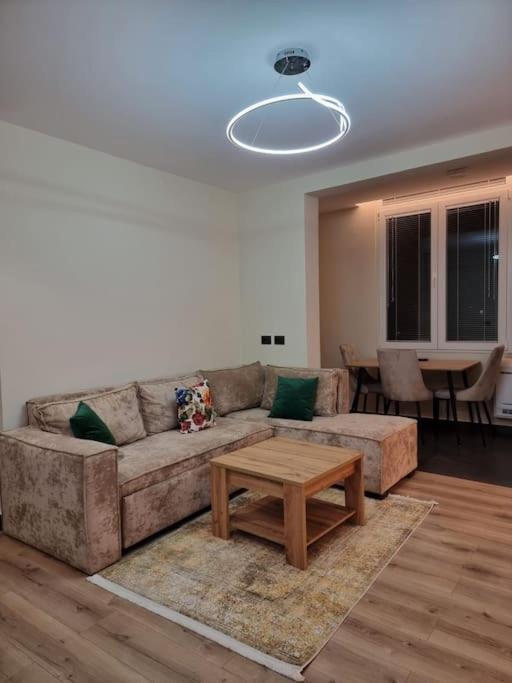 Peace And Love Luxury Apartment In Center, New Bazaar 2 Tiranë Eksteriør bilde