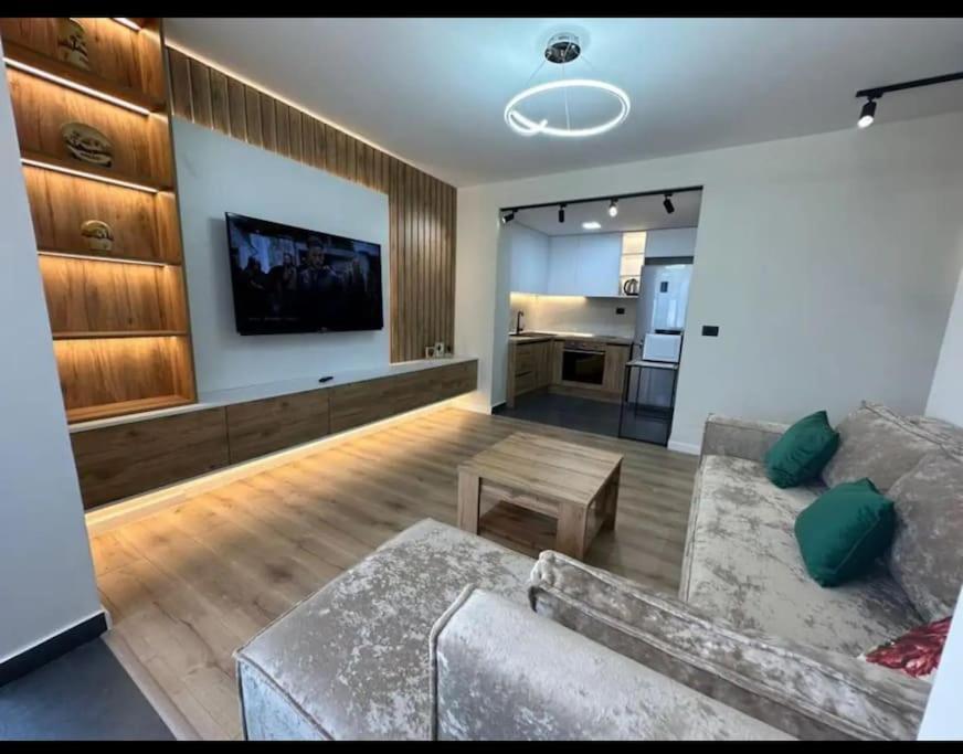 Peace And Love Luxury Apartment In Center, New Bazaar 2 Tiranë Eksteriør bilde