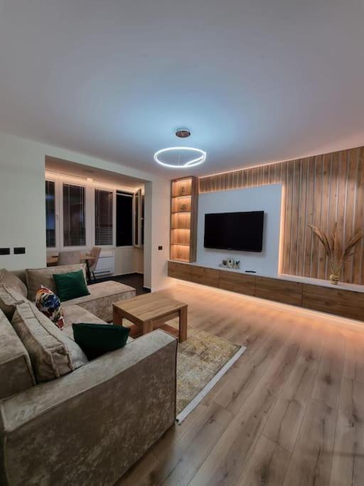 Peace And Love Luxury Apartment In Center, New Bazaar 2 Tiranë Eksteriør bilde